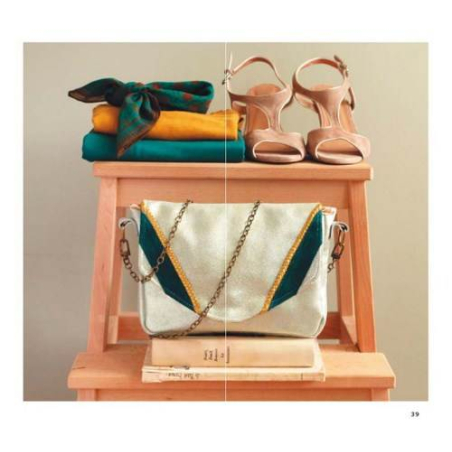 PETITS RIENS EN CUIR