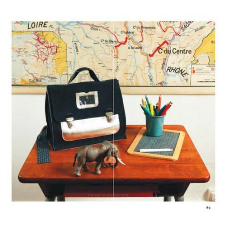PETITS RIENS EN CUIR